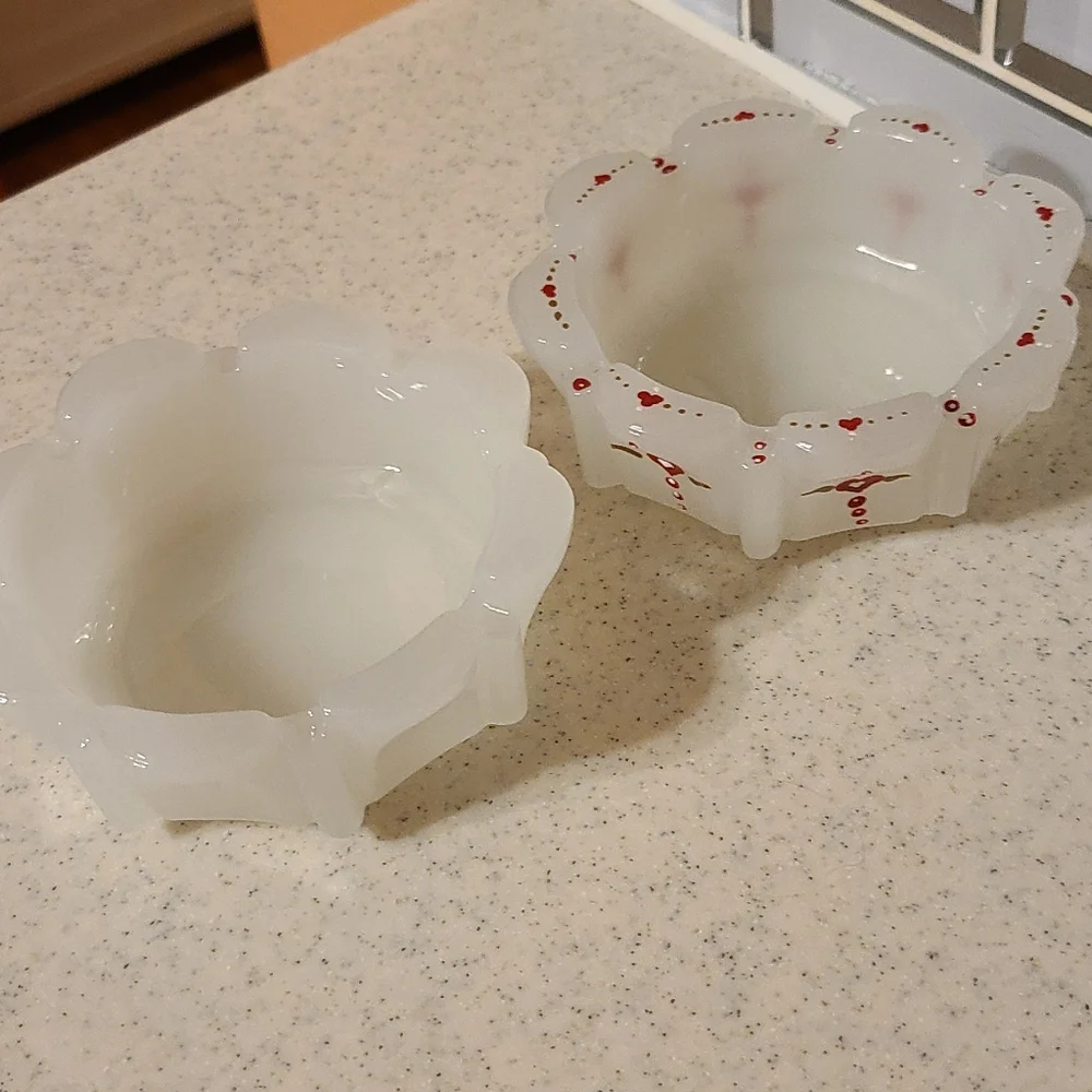 White and Floral Scalloped Ashtrays For.sale